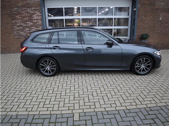 BMW 3-SERIE Touring 330i xDrive High Executive 4Wheel Drive
