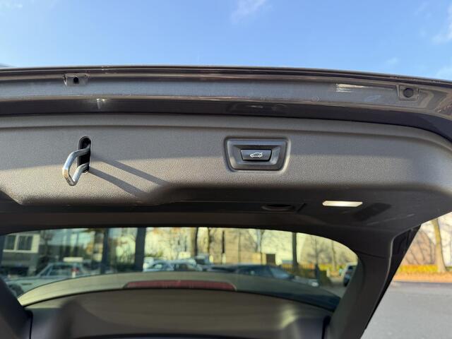 BMW 3-SERIE Touring 320i M-SPORT| PANO| ADAP. CRUISE| NET GROOT ONDERHOUD GEHAD, RIJKLAAR| ELEK. ACHTERKLEP| CAMERA|