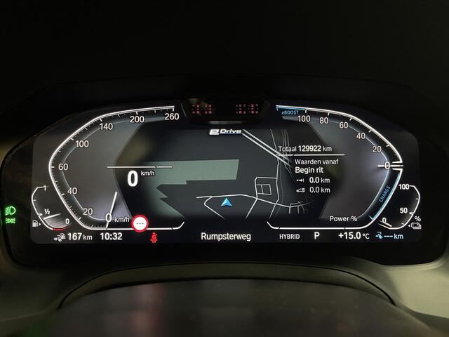 BMW 3-SERIE Touring 330e High Executive M Sport 18"/Panoramadak/Laser LED/Harman Kardon/Keyless/Head-up/360 camera/Dodehoek/Adaptieve cruise/Stoel + stuurverwarming/Adaptief M onderstel