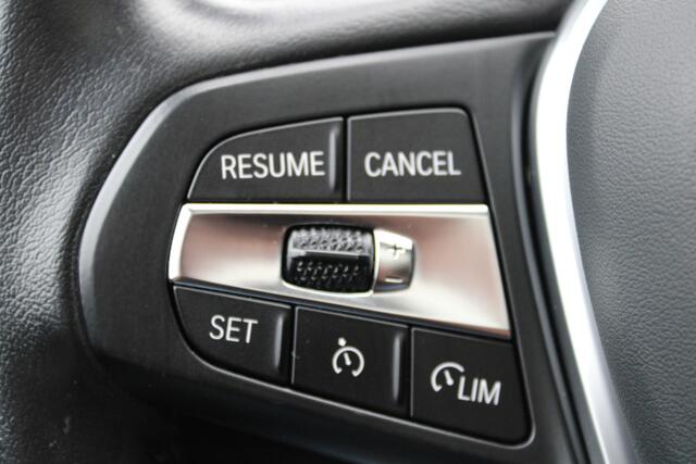 BMW 3-SERIE Touring 330e Business Edition PHEV PANO GR NAVI VIRTUAL 58000KM!!!