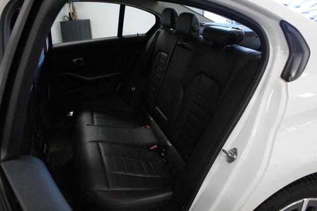 BMW 3-SERIE 330e eDrive Edition | STOEL-VERW | LED | PDC-V/A | CLIMA | DAB-RADIO | NAVIGATIE | ACC | 17'LMV |