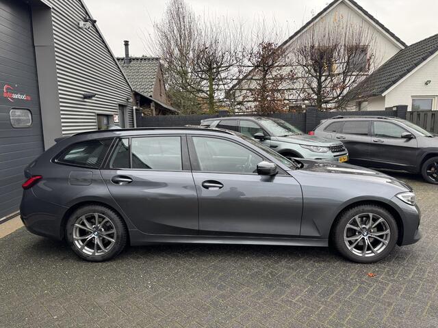 BMW 3-SERIE Touring 320i Executive Edition | Panoramadak | DAB | Carplay | Navigatie | Elektrische Achterklep |