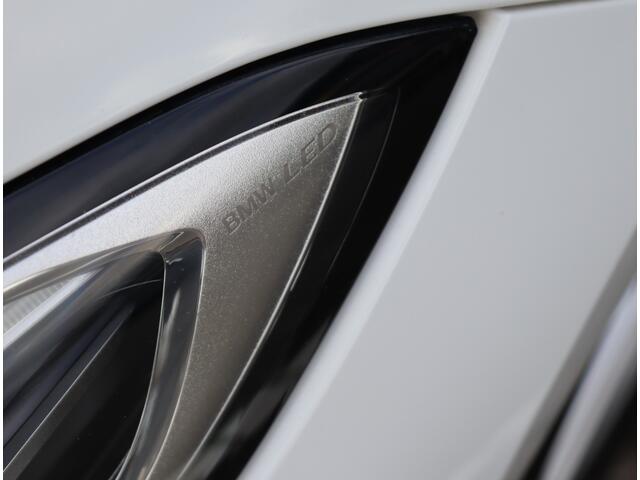 BMW 3-SERIE 320i M-sport High Executive | Schuifdak | Camera | Keyless | NAP