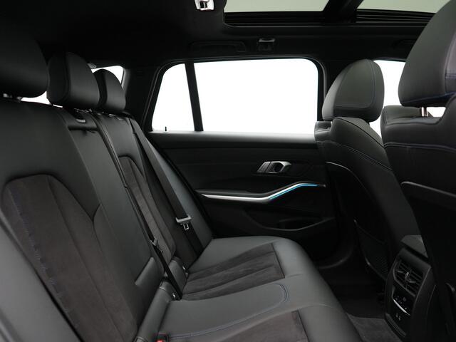 BMW 3-SERIE Touring 320e M Sport Plug In Hybrid 204pk Dealer O.H. PHEV | Trekhaak Af Fabriek | Panodak | Camera | Adaptief Onderstel | 19"L.M | Alcantara Sportstoelen Memory & Verwarmd | Sfeerverlichting | Apple Carplay | Keyless | Navigatie | DAB |
