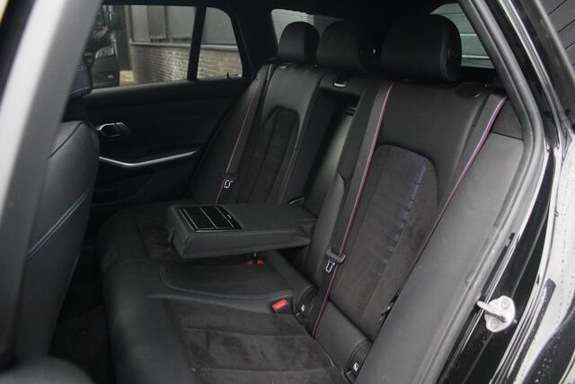 BMW 3-SERIE Touring 320e M-sport | HUD | 19 Inch | Pro Pakket | BLIS | Keyless | Koplampen Adaptief