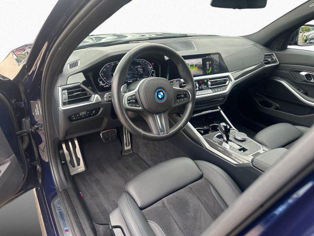 BMW 3-SERIE Touring 330e xDrive M-Sport / Laser-LED / HUD / Trekhaak / CarPlay