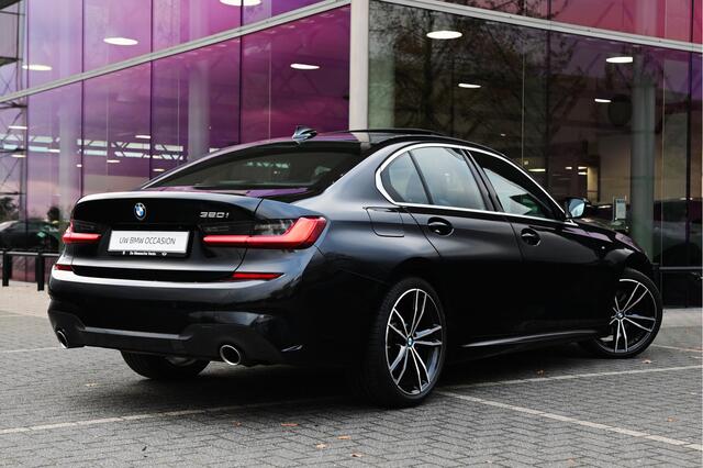 BMW 3-SERIE 320i Executive M Sport Automaat / Schuif-kanteldak / Sportstoelen / Head-Up / Comfort Access / M Sportonderstel / Live Cockpit Professional