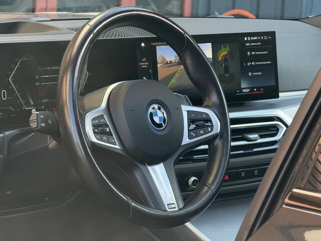 BMW 3-SERIE Touring 330e Panoramadak / HUD / Leer / Stoelverwarming