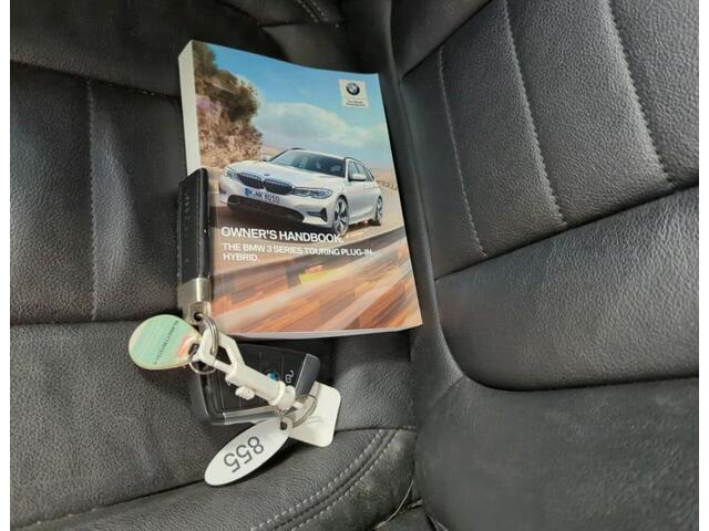BMW 3-SERIE Touring 330e (292pk) 1e-Eig. & Dealer-Onderh. BOVAG-Garantie. NL-Auto.