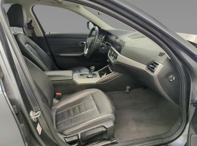 BMW 3-SERIE Touring 330e (292pk) 1e-Eig. & Dealer-Onderh. BOVAG-Garantie. NL-Auto.