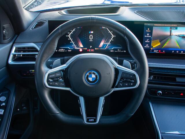 BMW 3-SERIE Touring 330e l Long Range l Trekhaak l M-sport l Schuif-/kantel dak l Adaptive LED l Verwarmd Stuurwiel l Head-Up l
