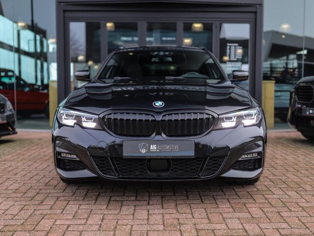 BMW 3-SERIE Touring 320d xDrive High Executive | M-Sport | Camera | Trekhaak | Pano | Keyless