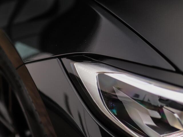 BMW 3-SERIE Touring 320d xDrive High Executive | M-Sport | Camera | Trekhaak | Pano | Keyless