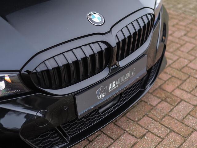 BMW 3-SERIE Touring 320d xDrive High Executive | M-Sport | Camera | Trekhaak | Pano | Keyless