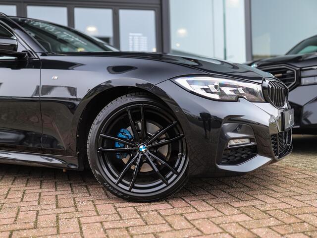 BMW 3-SERIE Touring 320d xDrive High Executive | M-Sport | Camera | Trekhaak | Pano | Keyless