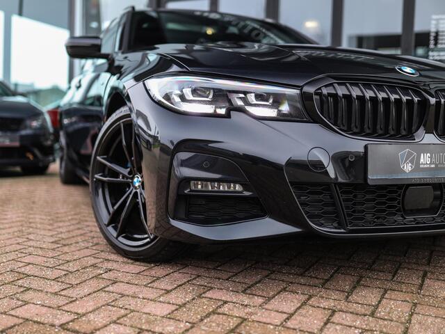 BMW 3-SERIE Touring 320d xDrive High Executive | M-Sport | Camera | Trekhaak | Pano | Keyless