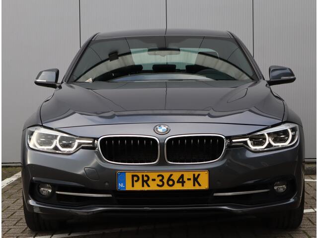 BMW 3-SERIE 318i Sport High Executive | Parkeercamera | LED | Org. Nederlands