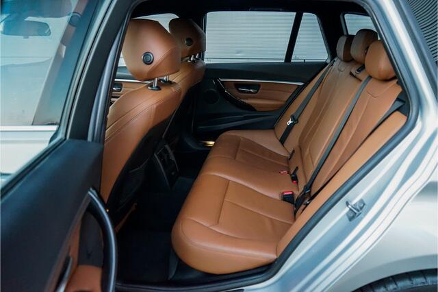 BMW 3-SERIE Touring 320i M-Sport Trekhaak Leder LED PDC 19"