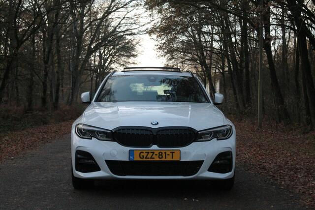 BMW 3-SERIE Touring 330e xDrive M-Pakket High Executive | Laser | Headup | Pano | Blind