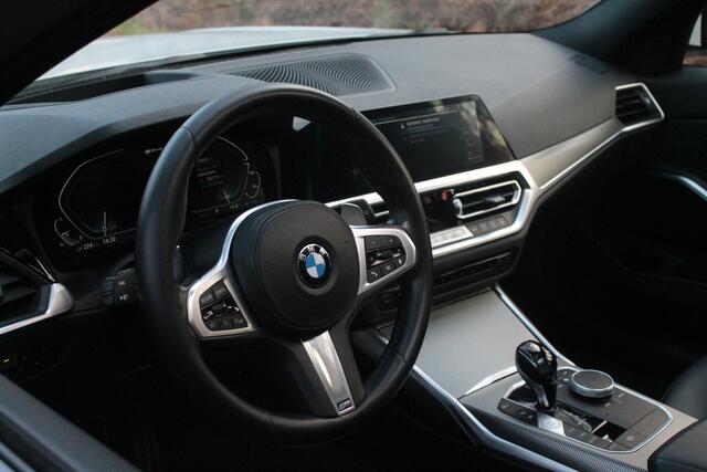BMW 3-SERIE Touring 330e xDrive M-Pakket High Executive | Laser | Headup | Pano | Blind