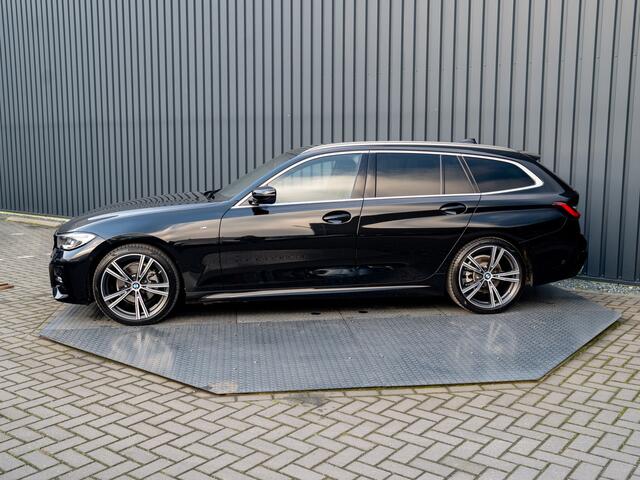BMW 3-SERIE 320i High Executive | M-Sport | Laser | Stoelgeheugen | Trekhaak wegkl. | 19'' | Head Up | Camera | Keyless | Prijs Rijklaar!!