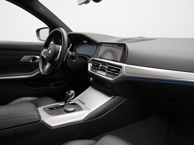 BMW 3-SERIE Touring 330e M Sport Plug In Hybrid 293pk Dealer O.H. PHEV | Panodak | Head Up | 360 Camera | Adaptive Cruise | Harman & Kardon | Nappa Lederen Sportstoelen Memory & Verwarmd | Adaptief Onderstel | Laser LED | Apple Carplay | Sfeerverlichting |