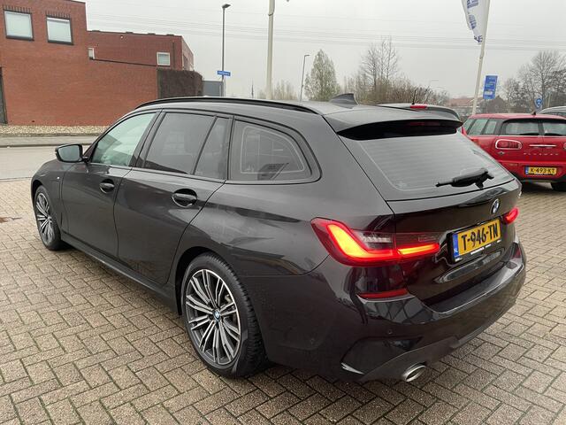 BMW 3-SERIE Touring 330e M-Sport 292 pk Trekhaak Life Cockpit Adaptieve Cruise Camera Alcantara Parkeersensoren Stoelverwarming Stuurverwarming Sfeerverlichting Apple Carplay Android Auto DAB Plug In Hybride