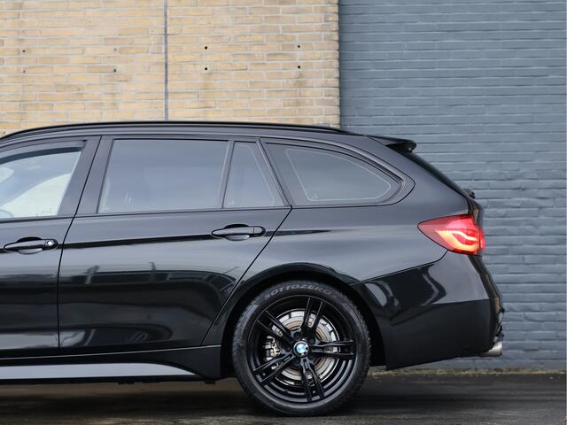 BMW 3-SERIE Touring 318i M Sport Automaat | Navi | LED | Shadow Line | Cognac Leder | Org. NL |