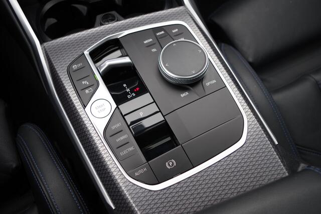 BMW 3-SERIE Touring 330e 293 PK xDrive High Executive M-Sport Pro, Kuipstoelen, Panoramadak, Memory, Adap. Cruise Control