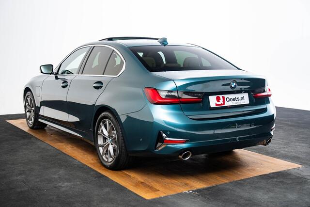BMW 3-SERIE 330e High Executive Luxury Line - Trekhaak - Panoramadak - Head up - Driving Assistant Professional - Stoelverwarming Voor/Achter - Elektrisch verstelbare stoelen - Getinte Ruiten - Comfort Access -