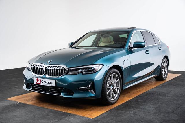 BMW 3-SERIE 330e High Executive Luxury Line - Trekhaak - Panoramadak - Head up - Driving Assistant Professional - Stoelverwarming Voor/Achter - Elektrisch verstelbare stoelen - Getinte Ruiten - Comfort Access -