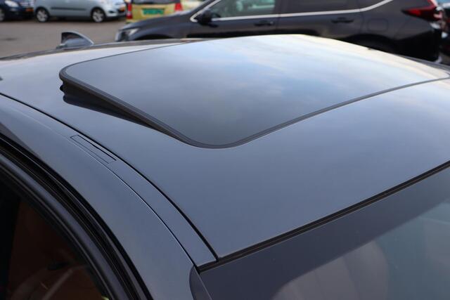 BMW 3-SERIE 318i Edition M Sport Shadow Executive Schuif- kanteldak, Navigatie, Lederen interieur, Cruise control,