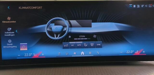 BMW 3-SERIE Touring 330e M-Sport 292 pk Facelift LCI 2 Trekhaak Leder Life Cockpit Plus Widescreen Sfeerverlichting Vlak Stuur Carplay Led Stoelverwarming NL Auto BTW 1e Eigenaar Fabrieksgarantie 25/11/2027 ! 19,5 kWh Accu !