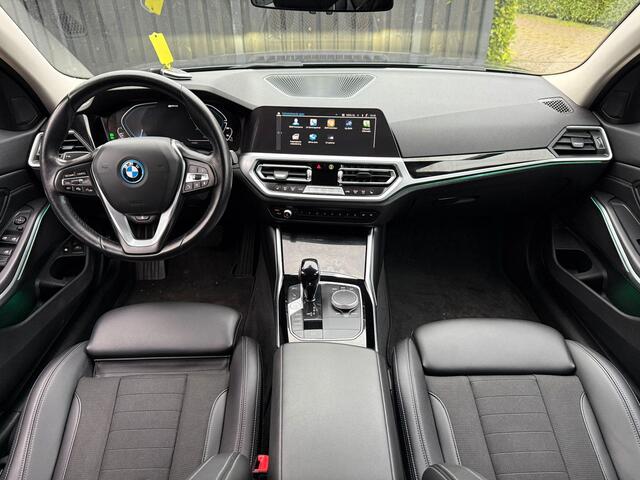 BMW 3-SERIE Touring 330e