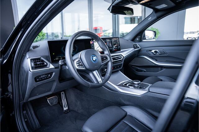 BMW 3-SERIE Touring 330e xDrive - M Sport | Panorama | H&K | Memory | 360 Camera | HUD