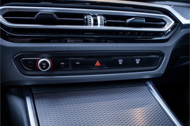 BMW 3-SERIE Touring 330e xDrive - M Sport | Panorama | H&K | Memory | 360 Camera | HUD