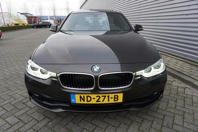 BMW 3-SERIE 330e High Executive Navi / Leder / Cruise contole / Led / Lm velgen