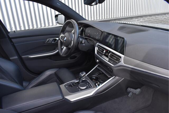 BMW 3-SERIE 330i M-sport Executive Edition M performance, Panorama, Head up, 20 inch, Carplay, NL-auto!