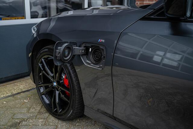 BMW 3-SERIE 330 330e M Sport | Panorama | Head-Up | H/K | Laser | Memory | ACC | 19 Inch |