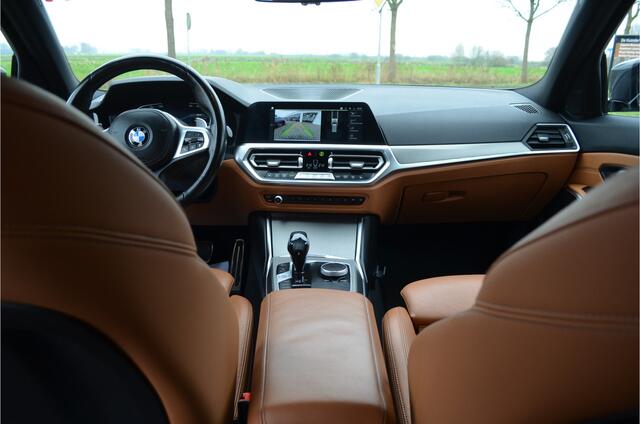 BMW 3-SERIE Touring 318i M Pakket Laser licht! | Leer | Carplay | Stoelverw | Camera | Zeer Mooi en verzorgd exemplaar!