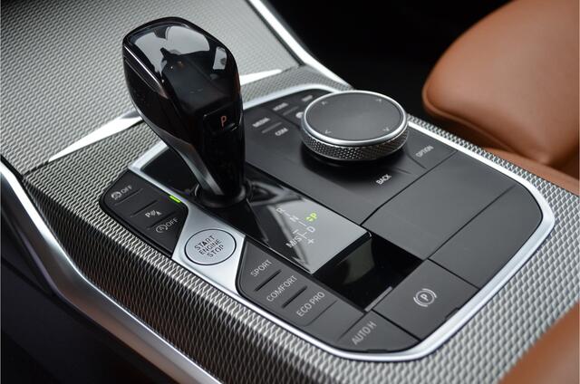 BMW 3-SERIE Touring 318i M Pakket Laser licht! | Leer | Carplay | Stoelverw | Camera | Zeer Mooi en verzorgd exemplaar!