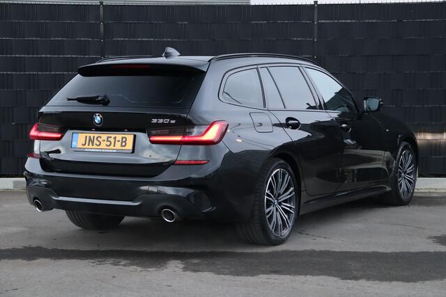 BMW 3-SERIE Touring 330e M-Sport 292pk PHEV | Adap. Cruise | Carplay | Stoelverwarming | Sfeerverlichting | Navigatie | DAB