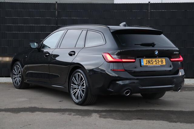 BMW 3-SERIE Touring 330e M-Sport 292pk PHEV | Adap. Cruise | Carplay | Stoelverwarming | Sfeerverlichting | Navigatie | DAB