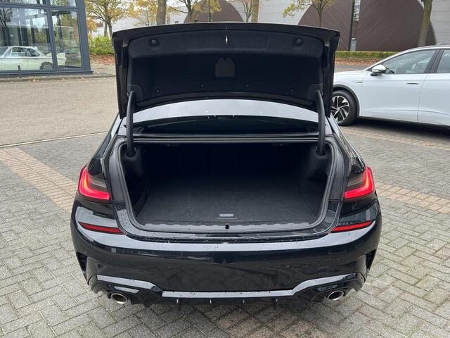 BMW 3-SERIE 330e High Executive M SPORT VAN: ¤33.900,- VOOR: ¤29.877,- UW EINDEJAARSVOORDEEL: ¤4.023| M-SPORT| DODE HOEK| LEDER| RIJKLAARPRIJS INCL. 12 MND BOVAG GARANTIE