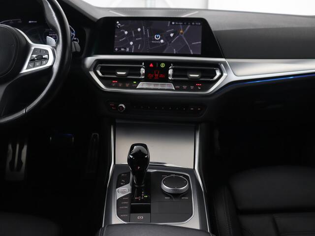 BMW 3-SERIE 320e M Sport | Leder | Trekhaak | Stoelverwarming | Carplay | Sportstoelen | Laserlicht | Live Cockpit | DAB | Parkeerhulp | Navigatie | Climate control | Bluetooth | Cruise control