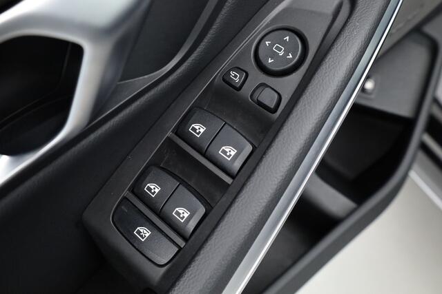 BMW 3-SERIE 320e M-sport | Shadow Line | Curved display | Cruise | Nav + CarPlay | Harman Kardon | LED | Stoel- stuurverw | PDC