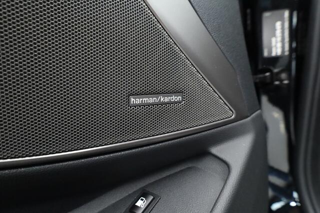 BMW 3-SERIE 320e M-sport | Shadow Line | Curved display | Cruise | Nav + CarPlay | Harman Kardon | LED | Stoel- stuurverw | PDC