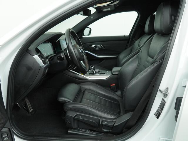 BMW 3-SERIE Touring 320i High Executive Edition | Stoelverwarming | Achteruitrijcamera | Trekhaak |