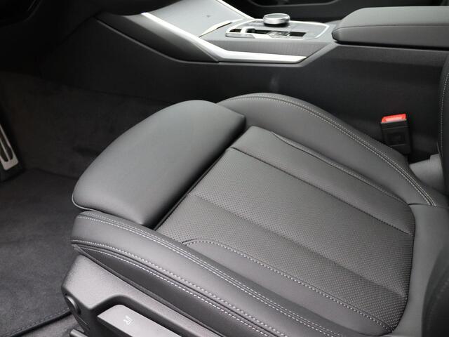 BMW 3-SERIE Touring 330e M Sportpakket Pro | Comfort Pack | Stuurwielrand Verwarmd | Trekhaak | Panoramadak | Active Cruise Control | Harman Kardon | 19''