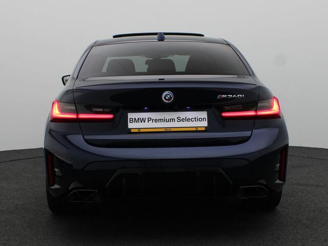 BMW 3-SERIE Sedan M340i xDrive M Sportpakket Pro | Travel Pack | Innovation Pack | Comfort Pack | Entertainment Pack | Stuurwielrand Verwarmd | Schuifdak | Elektrisch Verstelbare M Sportstoelen | Driving Assistant Professional | Harman Kardon | 19''